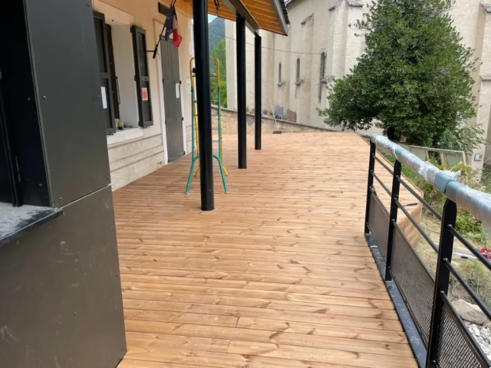 construction-bois-metal-audibert-charpentes.fr-terrasse-bois-theze-auzet.webp